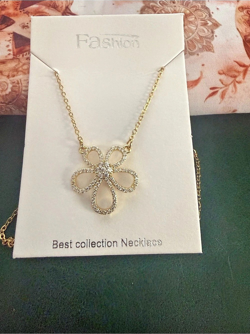 Fashion Best collection Necklace Gold-Tone Floral Pendant Necklace Like New
